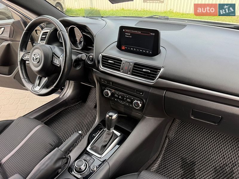 Седан Mazda 3 2017 в Киеве