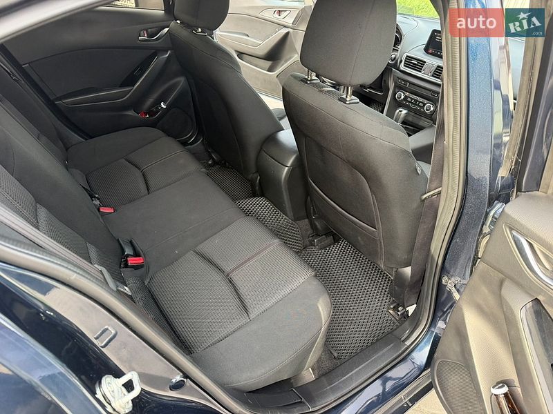 Седан Mazda 3 2017 в Киеве