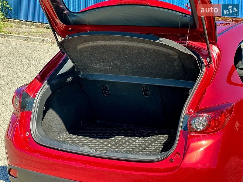 Хэтчбек Mazda 3 2016 в Одессе