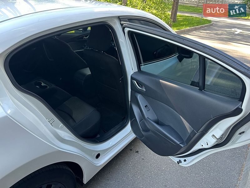 Седан Mazda 3 2014 в Киеве