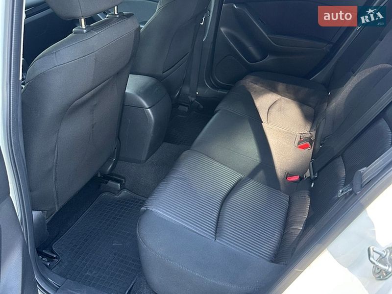 Седан Mazda 3 2014 в Киеве