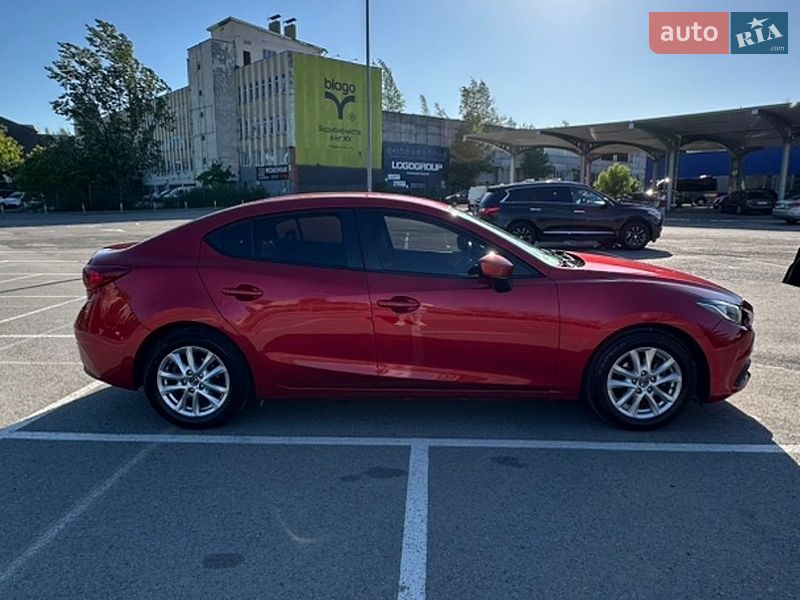 Седан Mazda 3 2015 в Ивано-Франковске