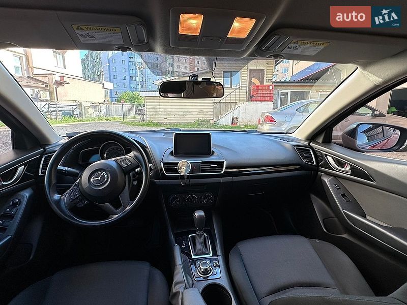 Седан Mazda 3 2015 в Ивано-Франковске
