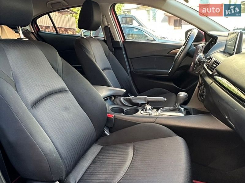 Седан Mazda 3 2015 в Ивано-Франковске