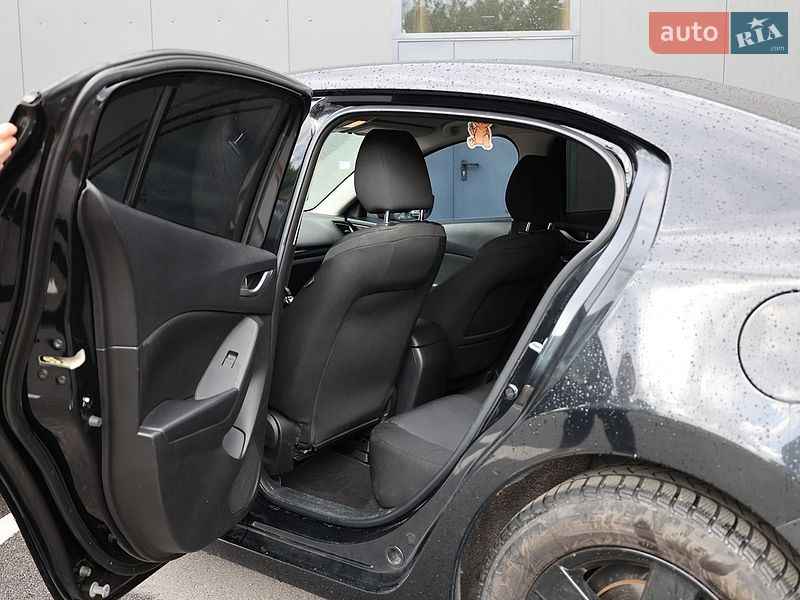Седан Mazda 3 2014 в Киеве