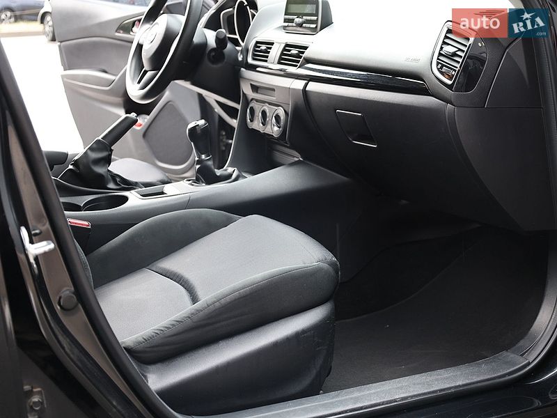 Седан Mazda 3 2014 в Киеве