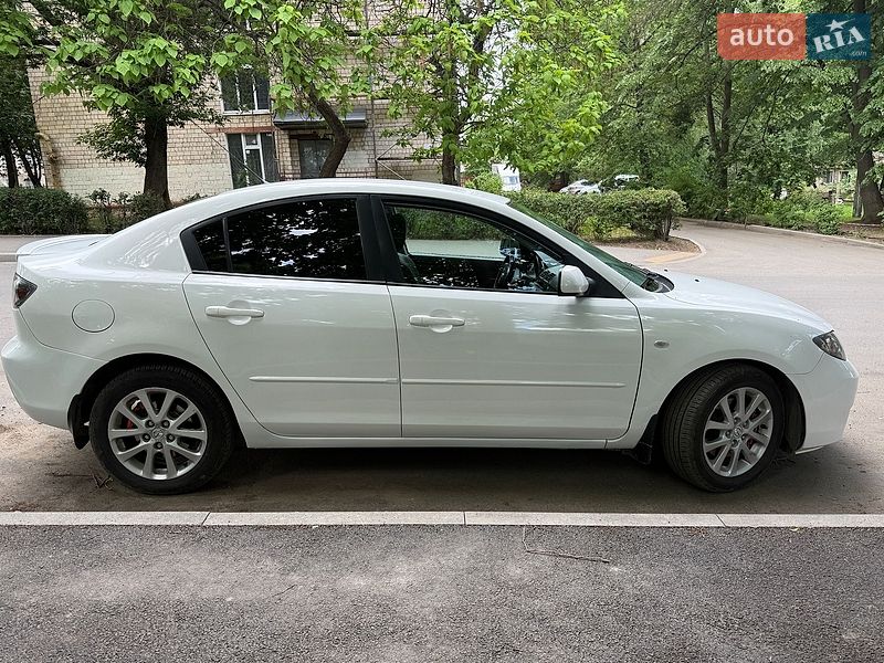 Седан Mazda 3 2008 в Черновцах