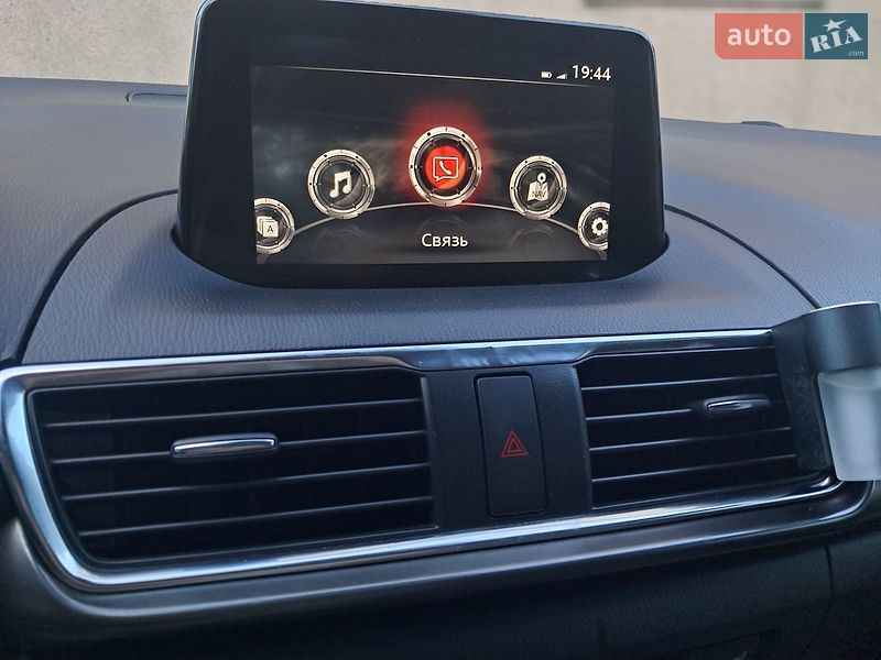 Седан Mazda 3 2017 в Ужгороде