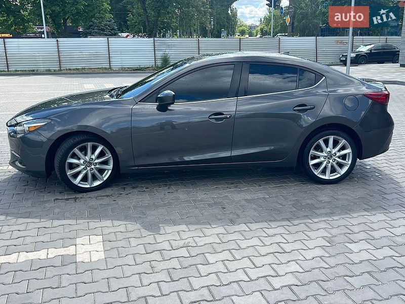 Седан Mazda 3 2017 в Кривому Розі