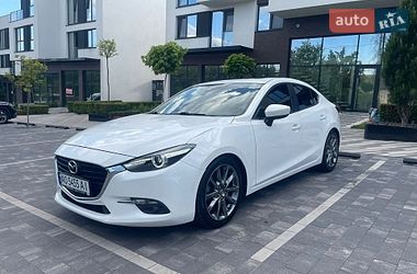 Седан Mazda 3 2017 в Ужгороді