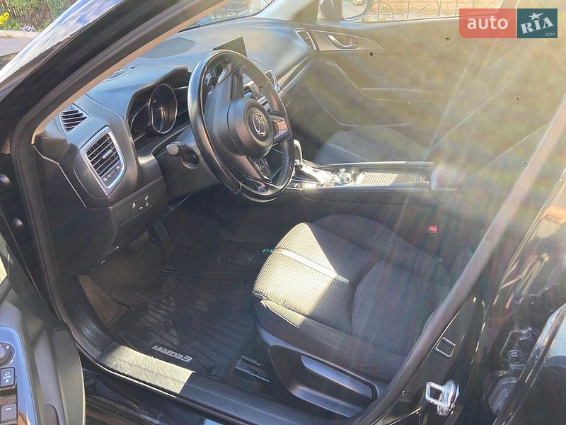 Седан Mazda 3 2018 в Одесі