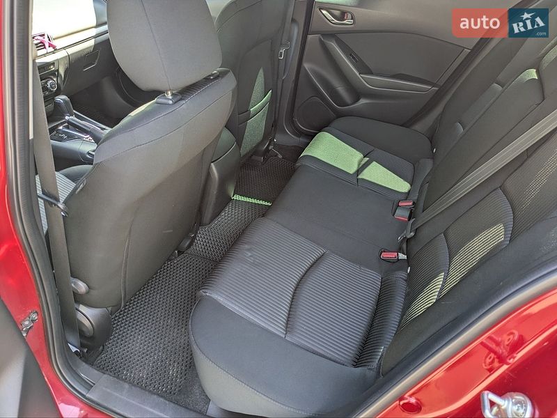 Седан Mazda 3 2016 в Львові