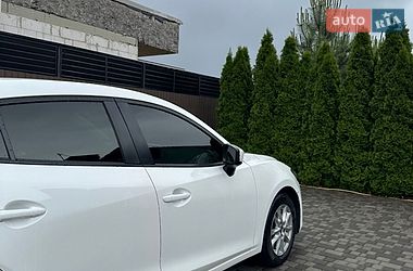 Седан Mazda 3 2016 в Днепре
