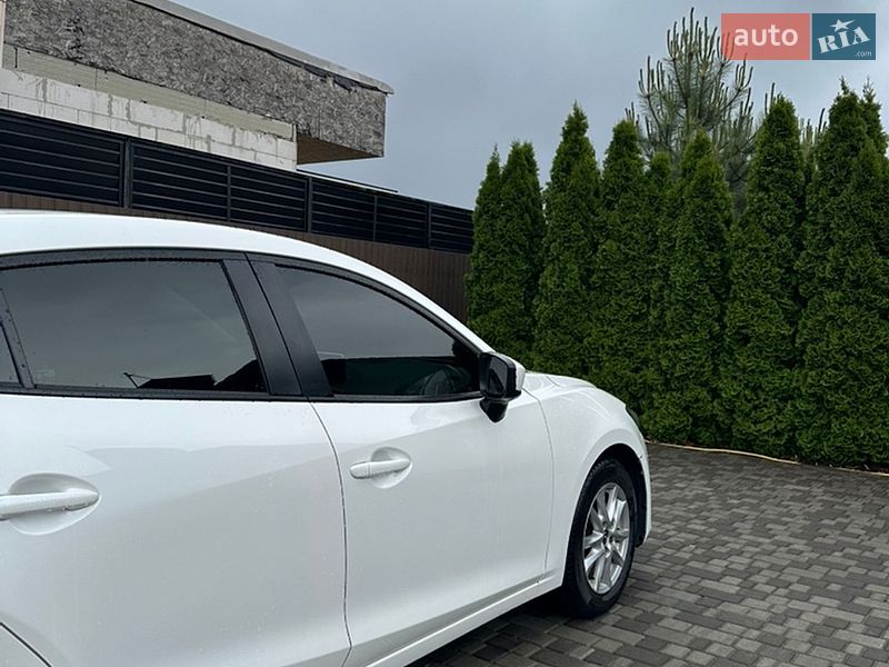 Седан Mazda 3 2016 в Днепре