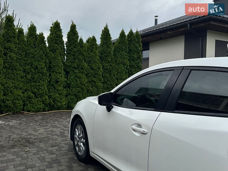 Седан Mazda 3 2016 в Днепре