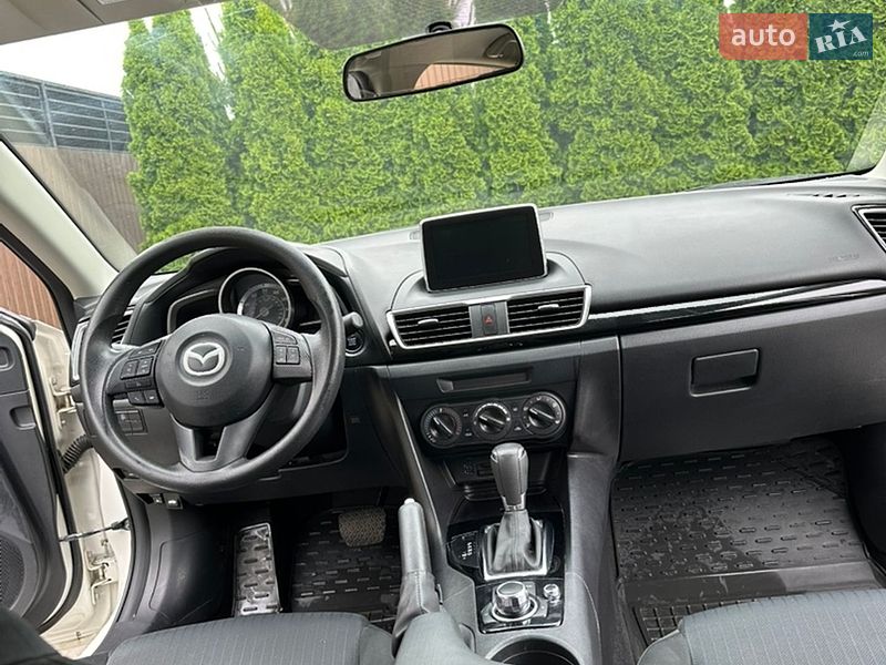 Седан Mazda 3 2016 в Днепре