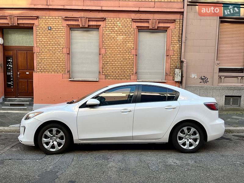 Седан Mazda 3 2013 в Дніпрі