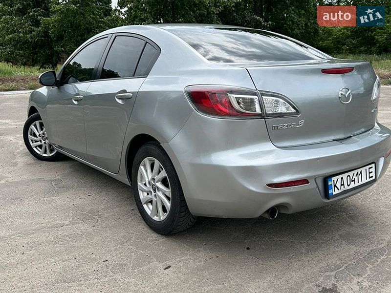 Седан Mazda 3 2013 в Киеве