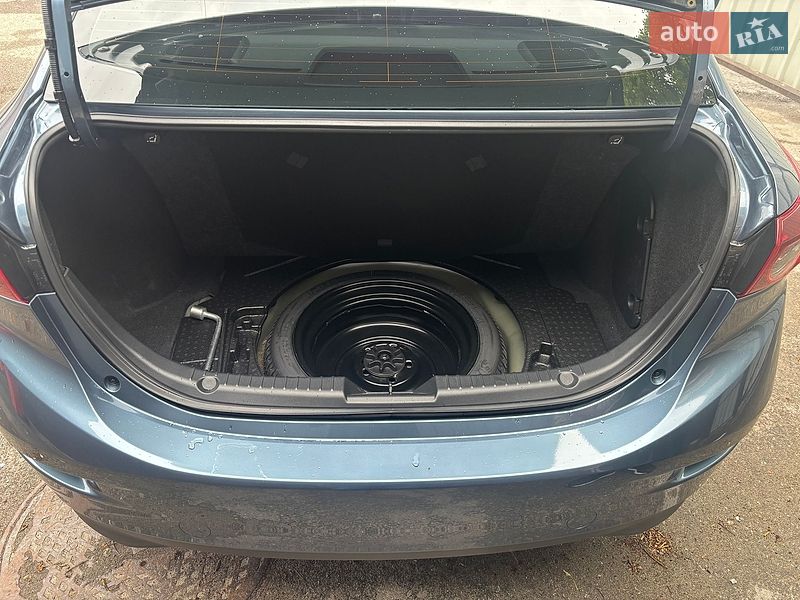 Седан Mazda 3 2015 в Києві