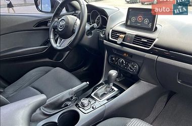 Седан Mazda 3 2015 в Казанке