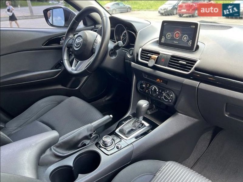 Седан Mazda 3 2015 в Казанке