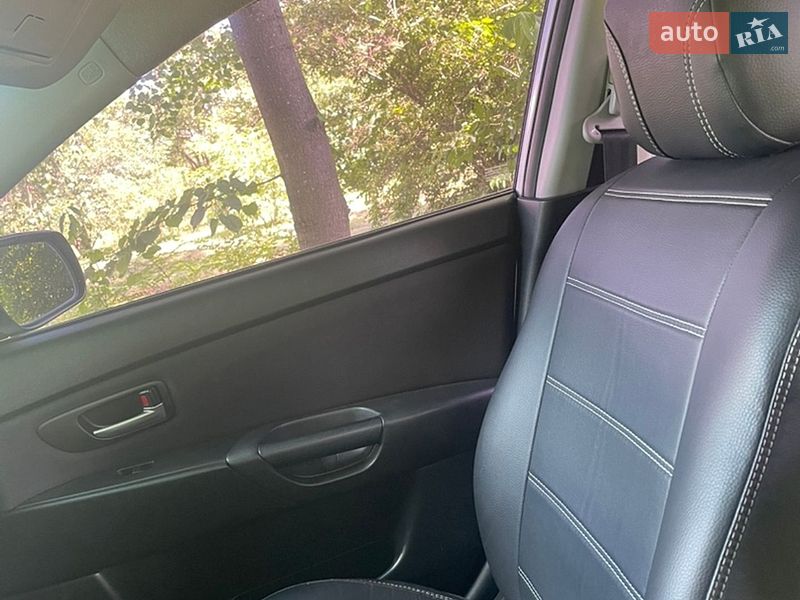 Седан Mazda 3 2006 в Киеве