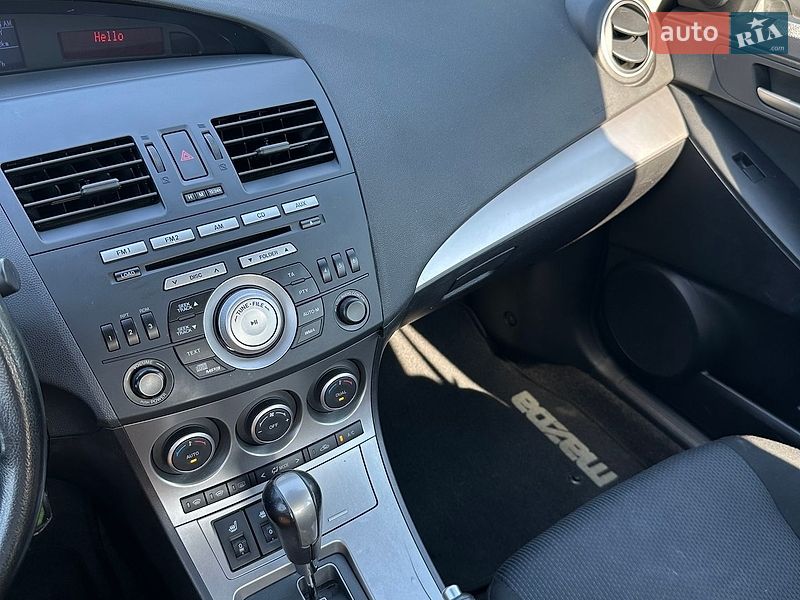 Седан Mazda 3 2010 в Киеве