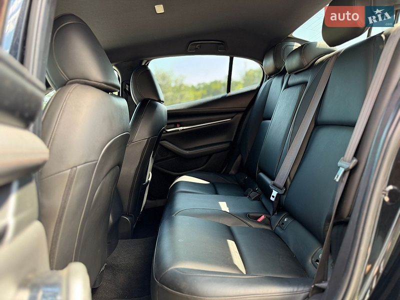 Седан Mazda 3 2018 в Киеве