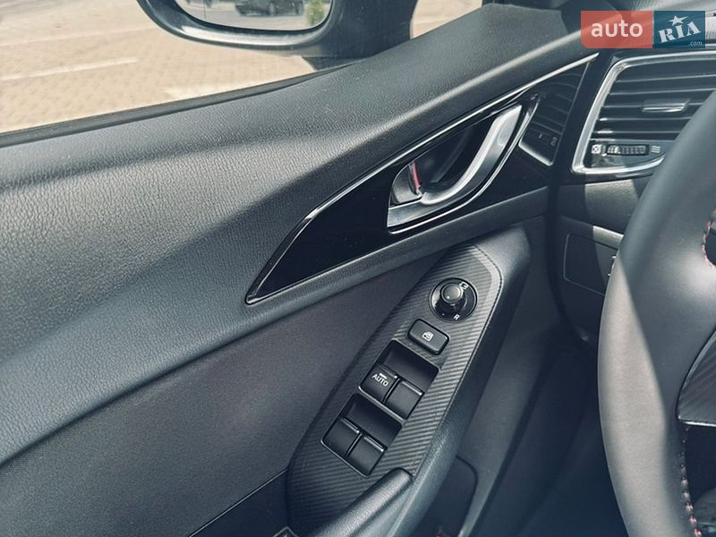 Седан Mazda 3 2015 в Києві