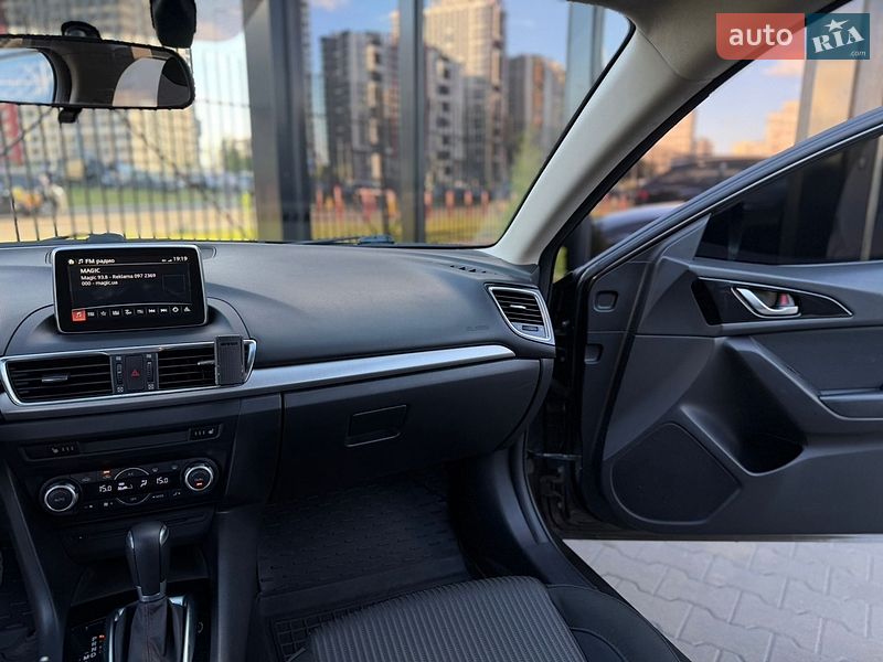 Седан Mazda 3 2014 в Киеве