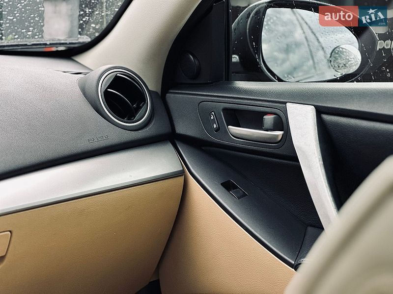 Седан Mazda 3 2011 в Кременчуге