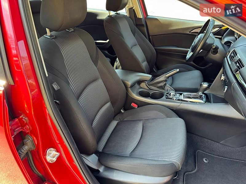 Седан Mazda 3 2015 в Ирпене