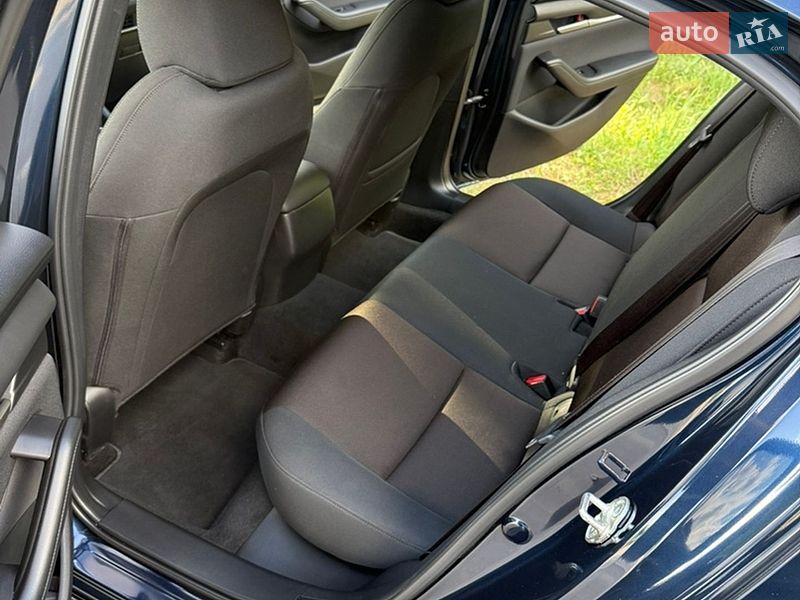 Седан Mazda 3 2021 в Умані
