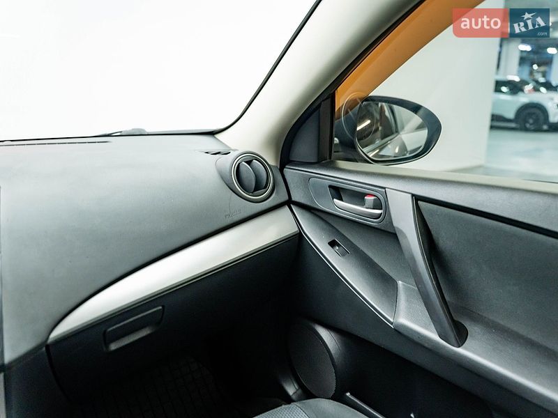 Седан Mazda 3 2010 в Киеве