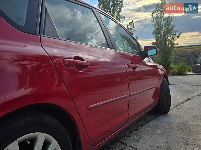 Хэтчбек Mazda 3 2005 в Южноукраинске
