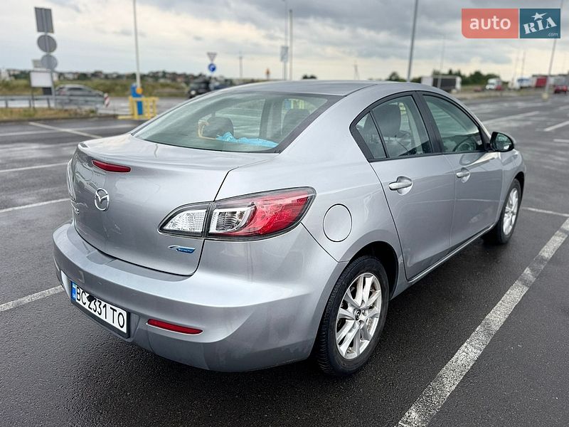 Седан Mazda 3 2013 в Львове