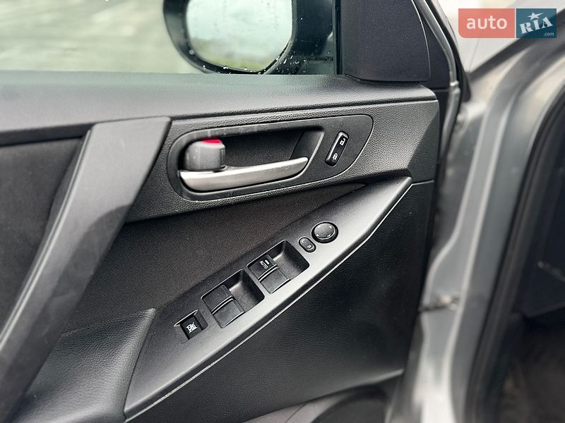 Седан Mazda 3 2013 в Львове