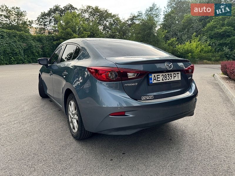 Седан Mazda 3 2015 в Днепре