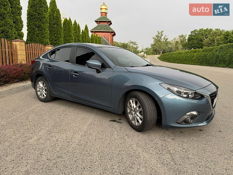 Седан Mazda 3 2015 в Днепре