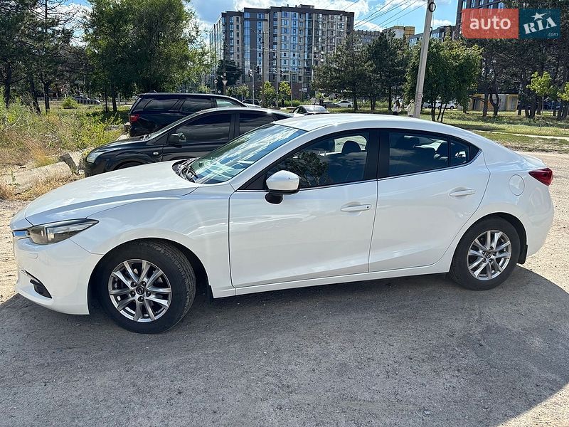 Седан Mazda 3 2017 в Дніпрі