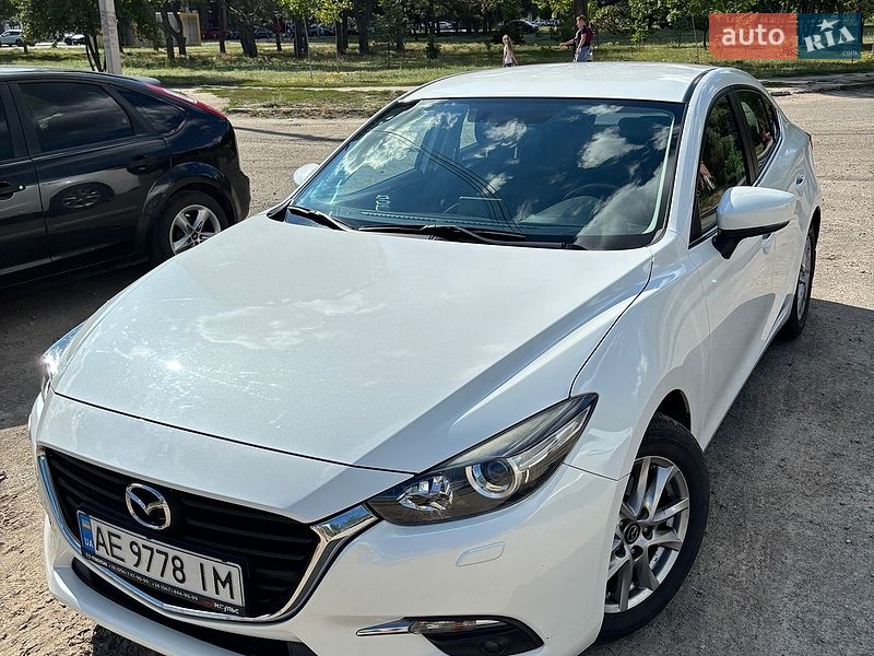 Седан Mazda 3 2017 в Дніпрі