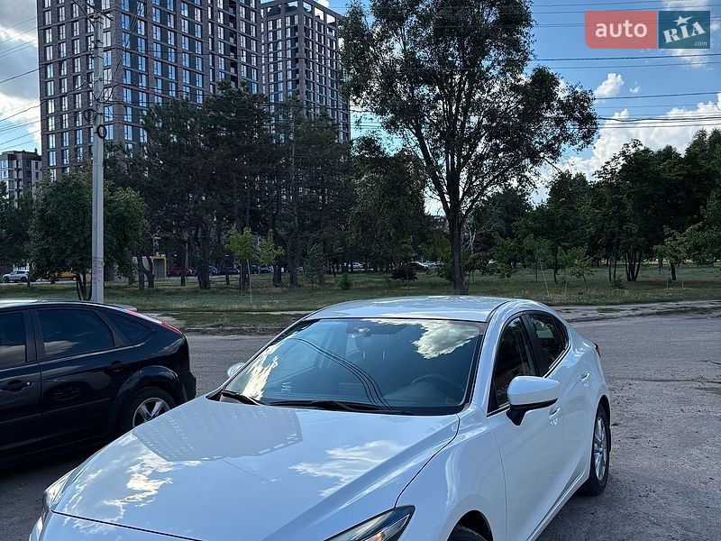 Седан Mazda 3 2017 в Дніпрі