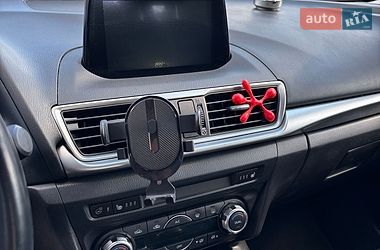 Седан Mazda 3 2017 в Дніпрі