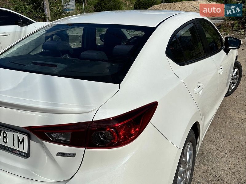 Седан Mazda 3 2017 в Дніпрі