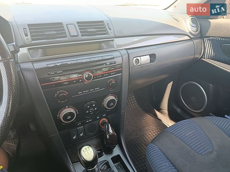Седан Mazda 3 2004 в Дачному