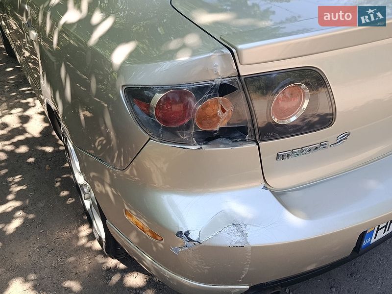 Седан Mazda 3 2004 в Дачному