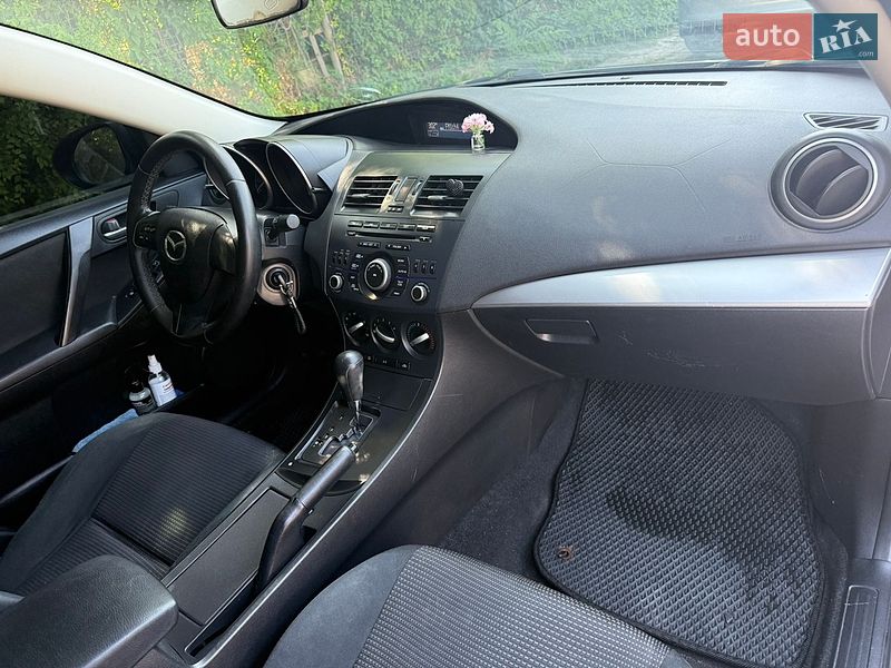 Седан Mazda 3 2012 в Запоріжжі