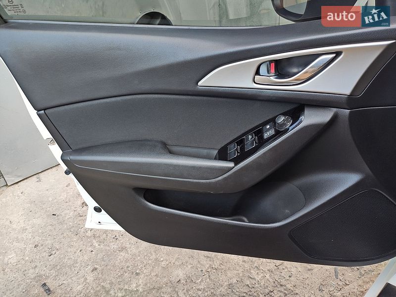 Седан Mazda 3 2016 в Киеве