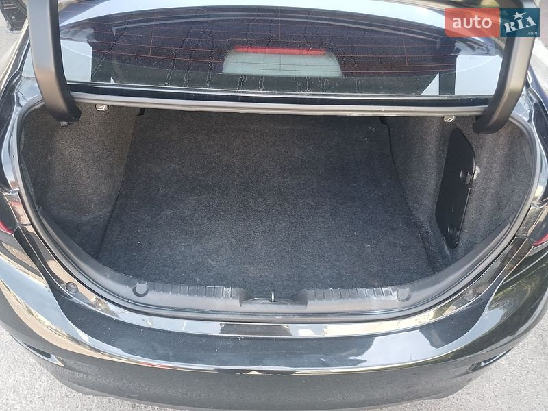 Седан Mazda 3 2016 в Черкасах
