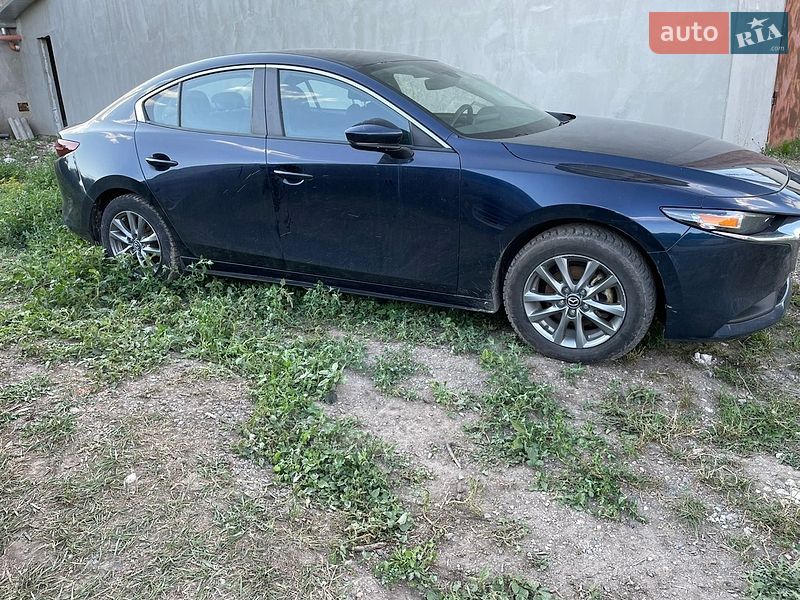 Седан Mazda 3 2021 в Волочиську